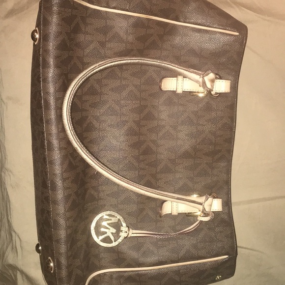 Micheal Kors purse - Picture 1 of 4